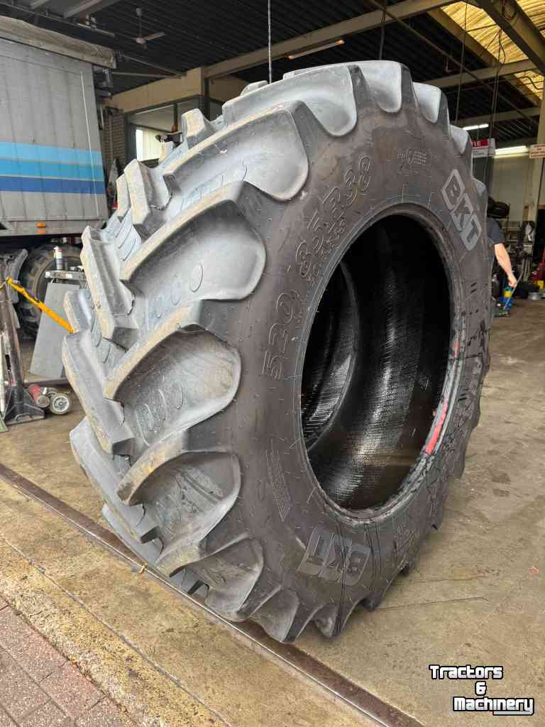 Wielen, Banden, Velgen & Afstandsringen BKT 520/85R38 (20.8R38)