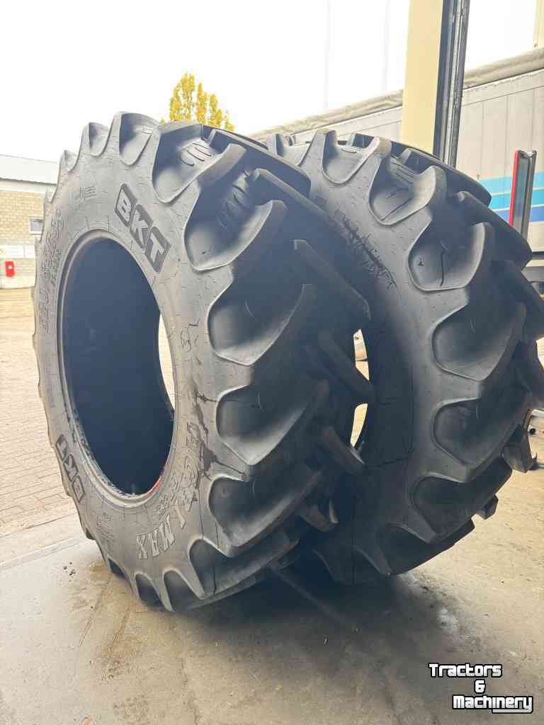 Wielen, Banden, Velgen & Afstandsringen BKT 520/85R38 (20.8R38)