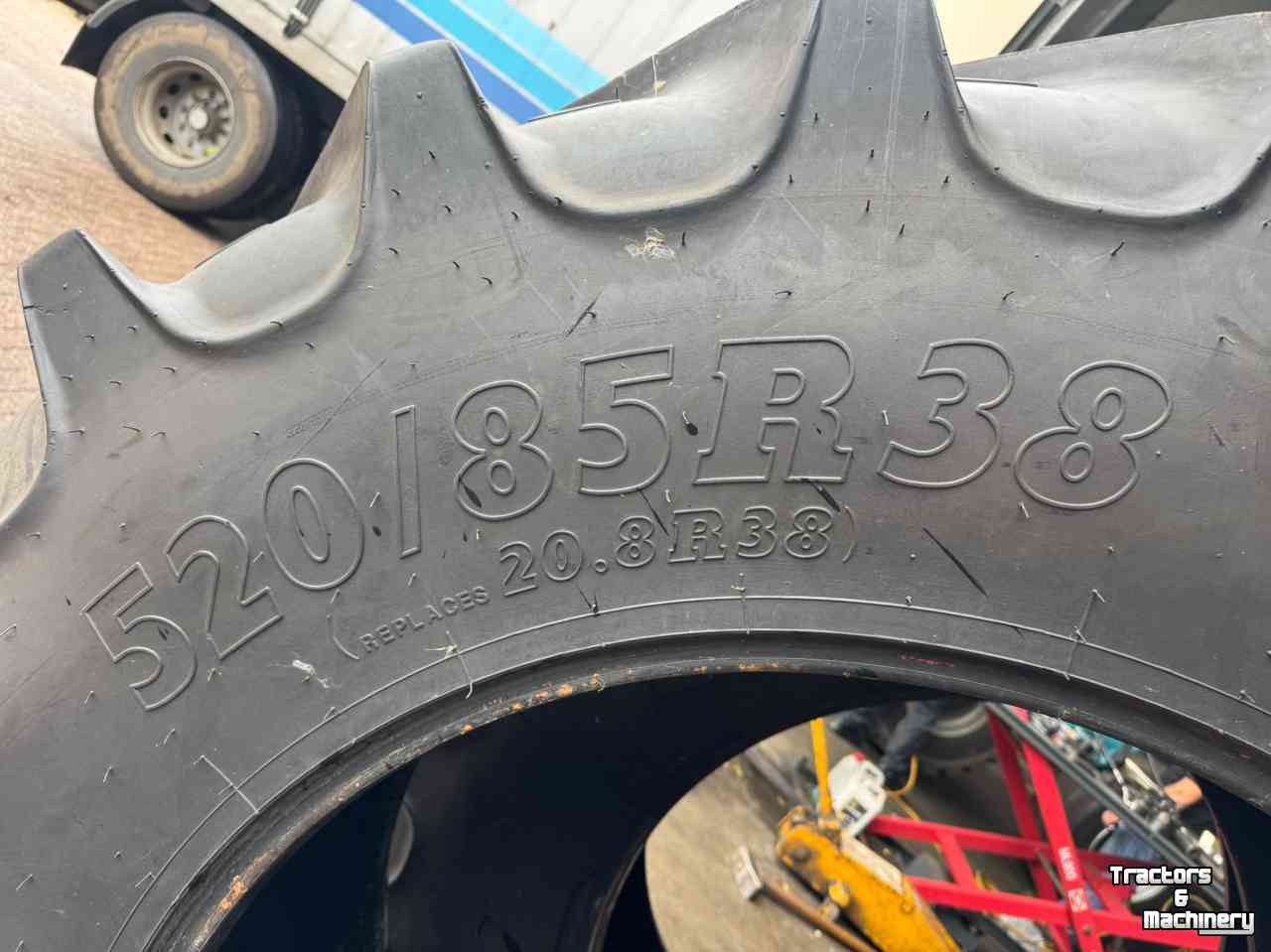 Wielen, Banden, Velgen & Afstandsringen BKT 520/85R38 (20.8R38)
