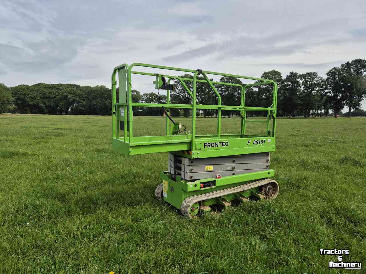Hoogwerker  Fronteq FS0610T Schaar hoogwerker rups