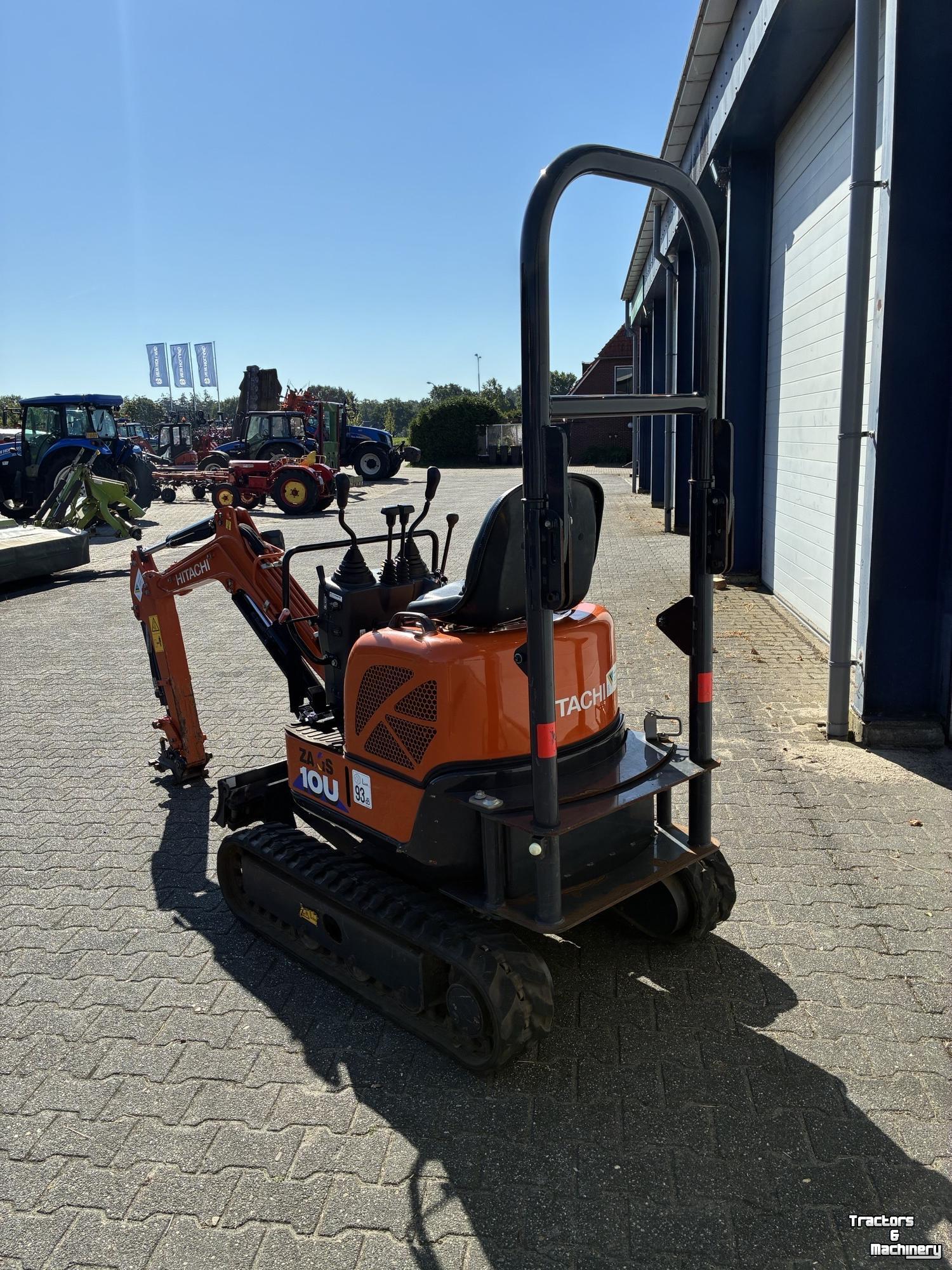 Bandenkraan / Graafmachine op wielen Hitachi 10U-6