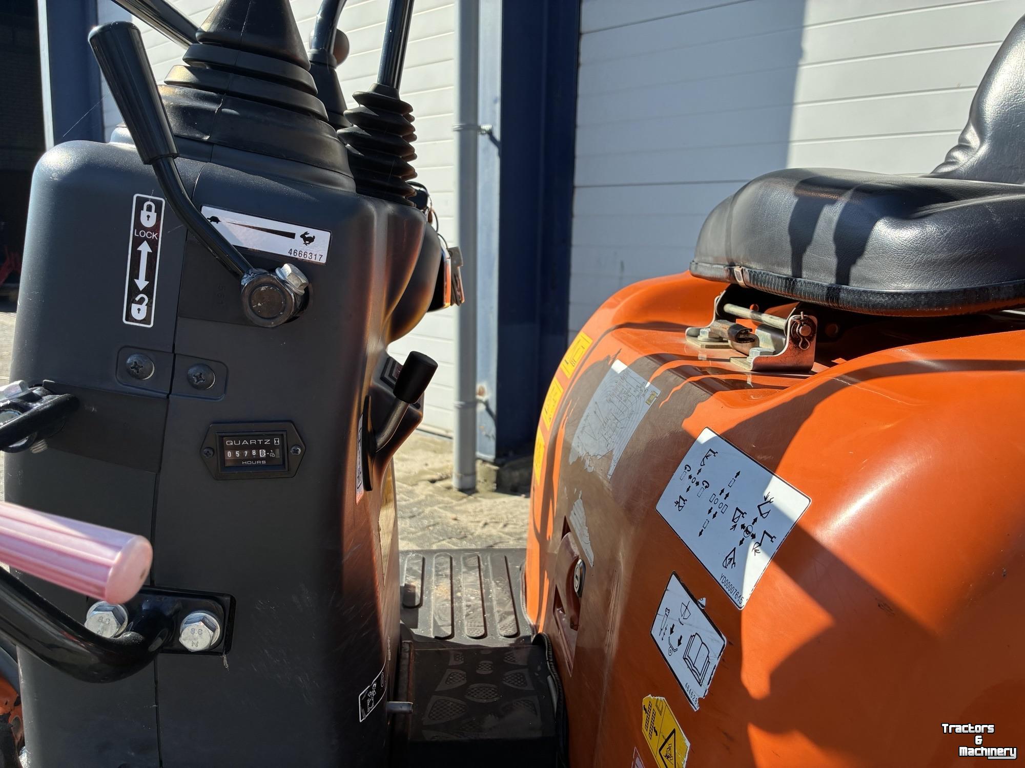 Bandenkraan / Graafmachine op wielen Hitachi 10U-6