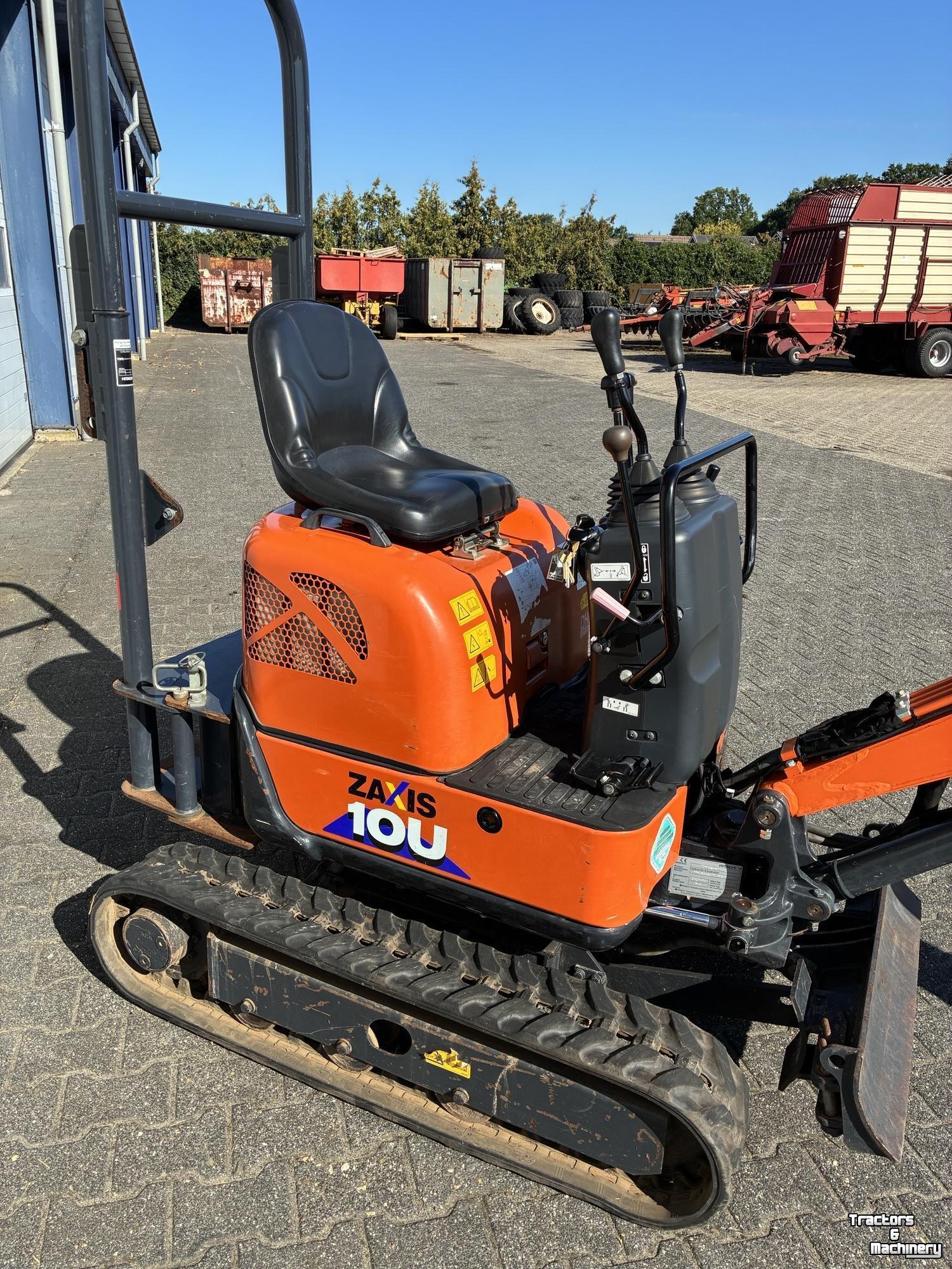 Bandenkraan / Graafmachine op wielen Hitachi 10U-6