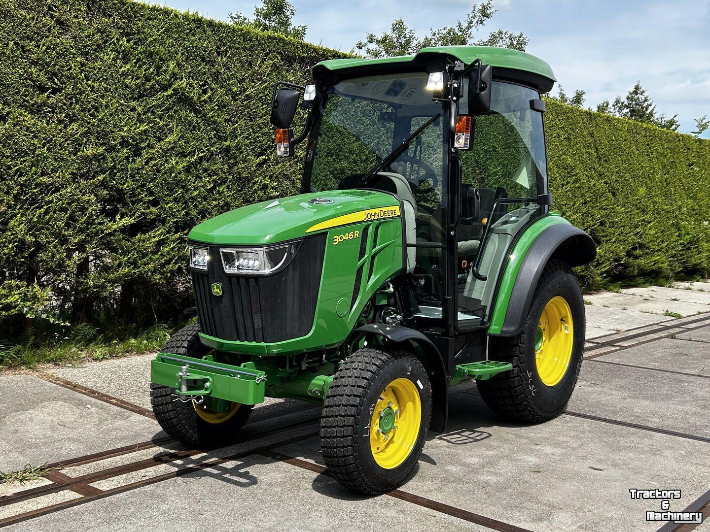 Smalspoor tractor John Deere 3046R