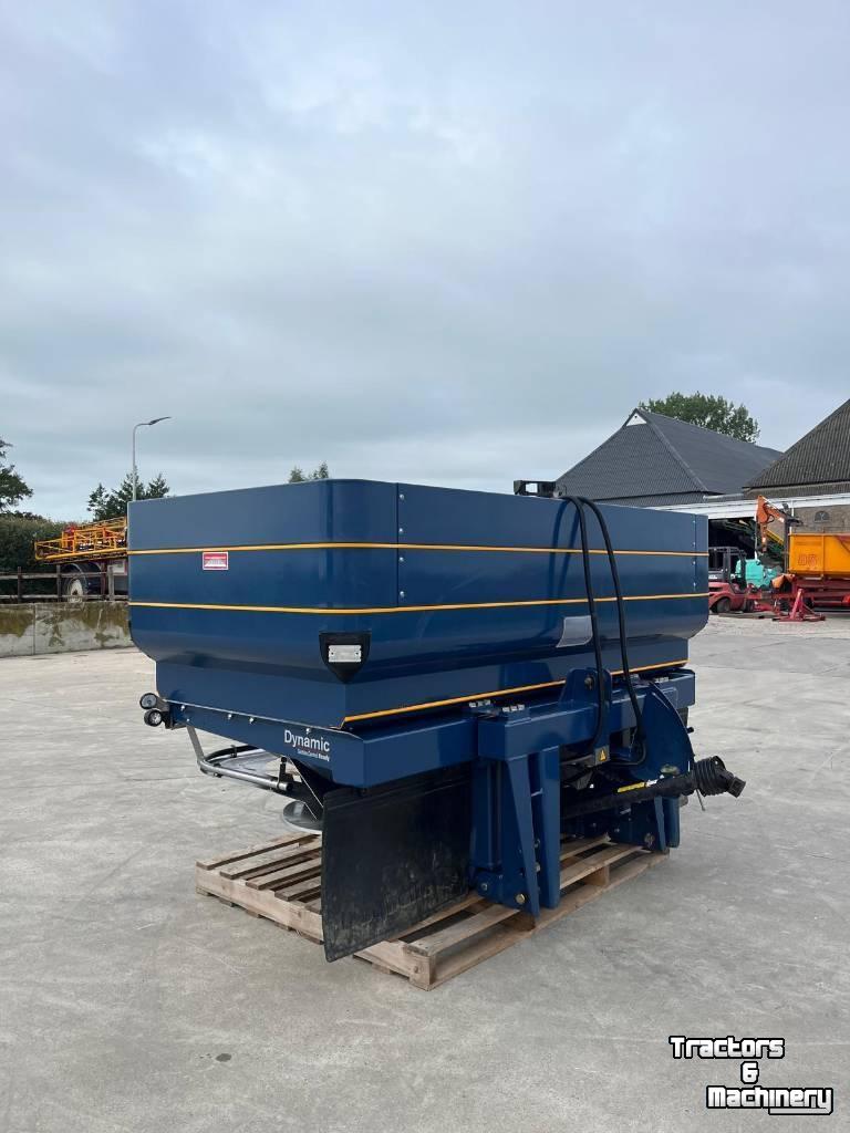 Kunstmeststrooier Bogballe M2W D Kunstmeststrooier