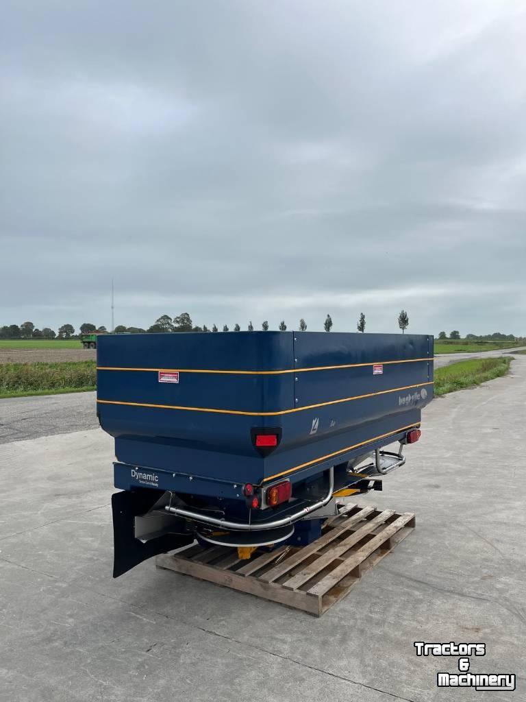 Kunstmeststrooier Bogballe M2W D Kunstmeststrooier
