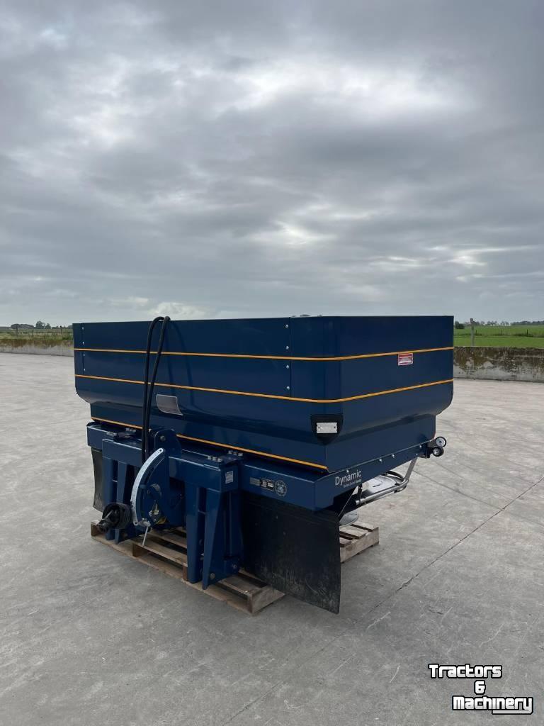 Kunstmeststrooier Bogballe M2W D Kunstmeststrooier