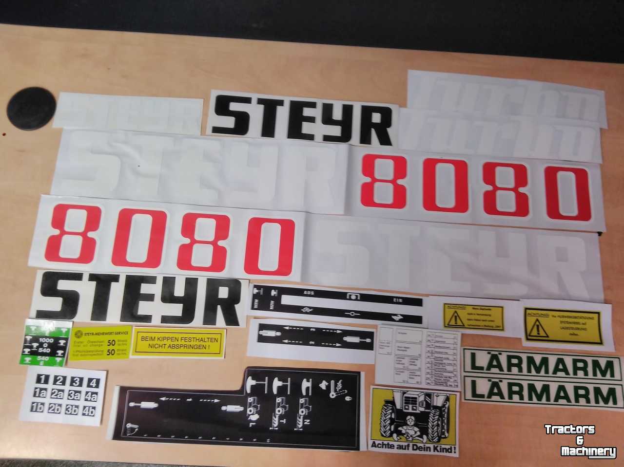 Diverse nieuwe onderdelen Steyr 80 serie