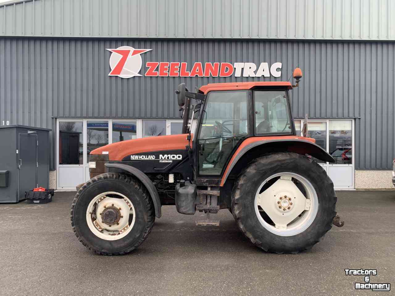 Traktoren New Holland M 100