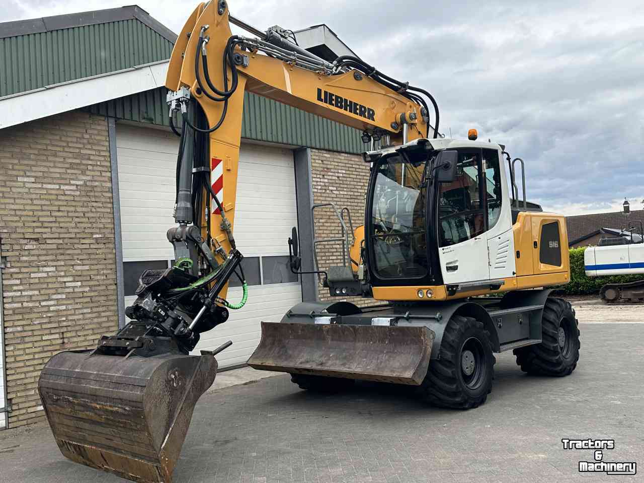 Bandenkraan / Graafmachine op wielen Liebherr A916 met draaikantelstuk