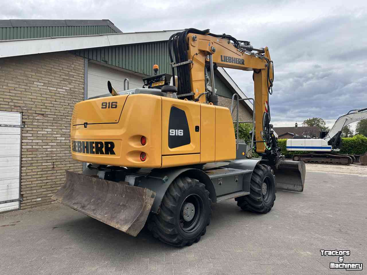 Bandenkraan / Graafmachine op wielen Liebherr A916 met draaikantelstuk