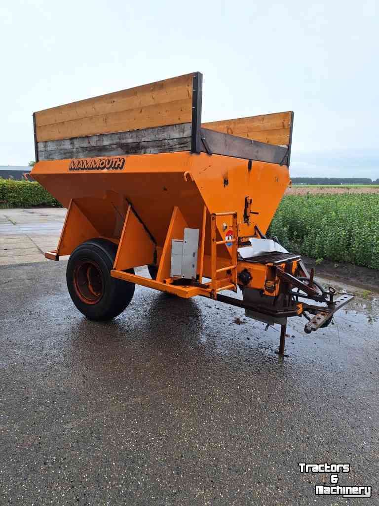 Mestverspreider / Stalmeststrooier  Mammouth turf / compoststrooier