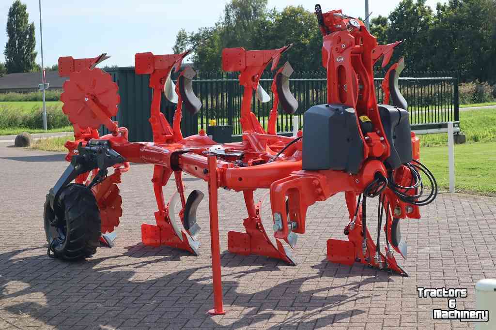 Ploegen Kuhn VARIMASTER L ON LAND