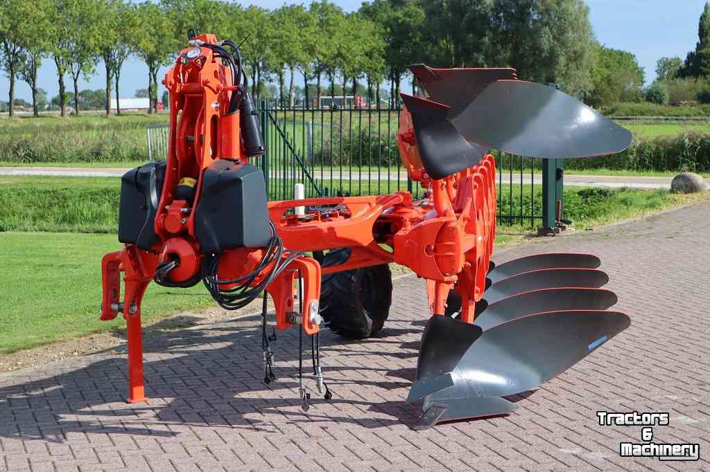 Ploegen Kuhn VARIMASTER L ON LAND