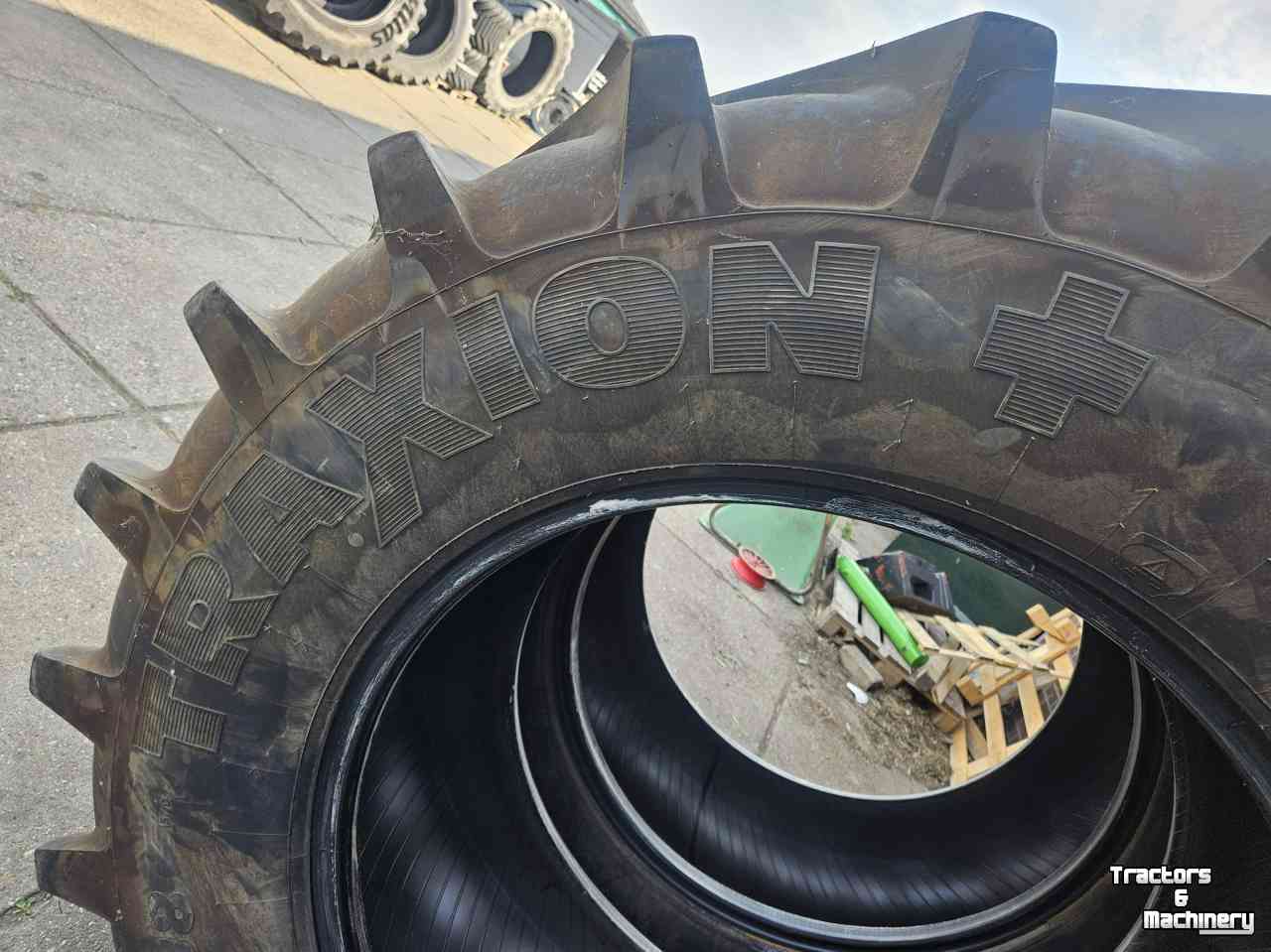 Wielen, Banden, Velgen & Afstandsringen Vredestein 650/65R38 Traxion+ 50 mm profiel