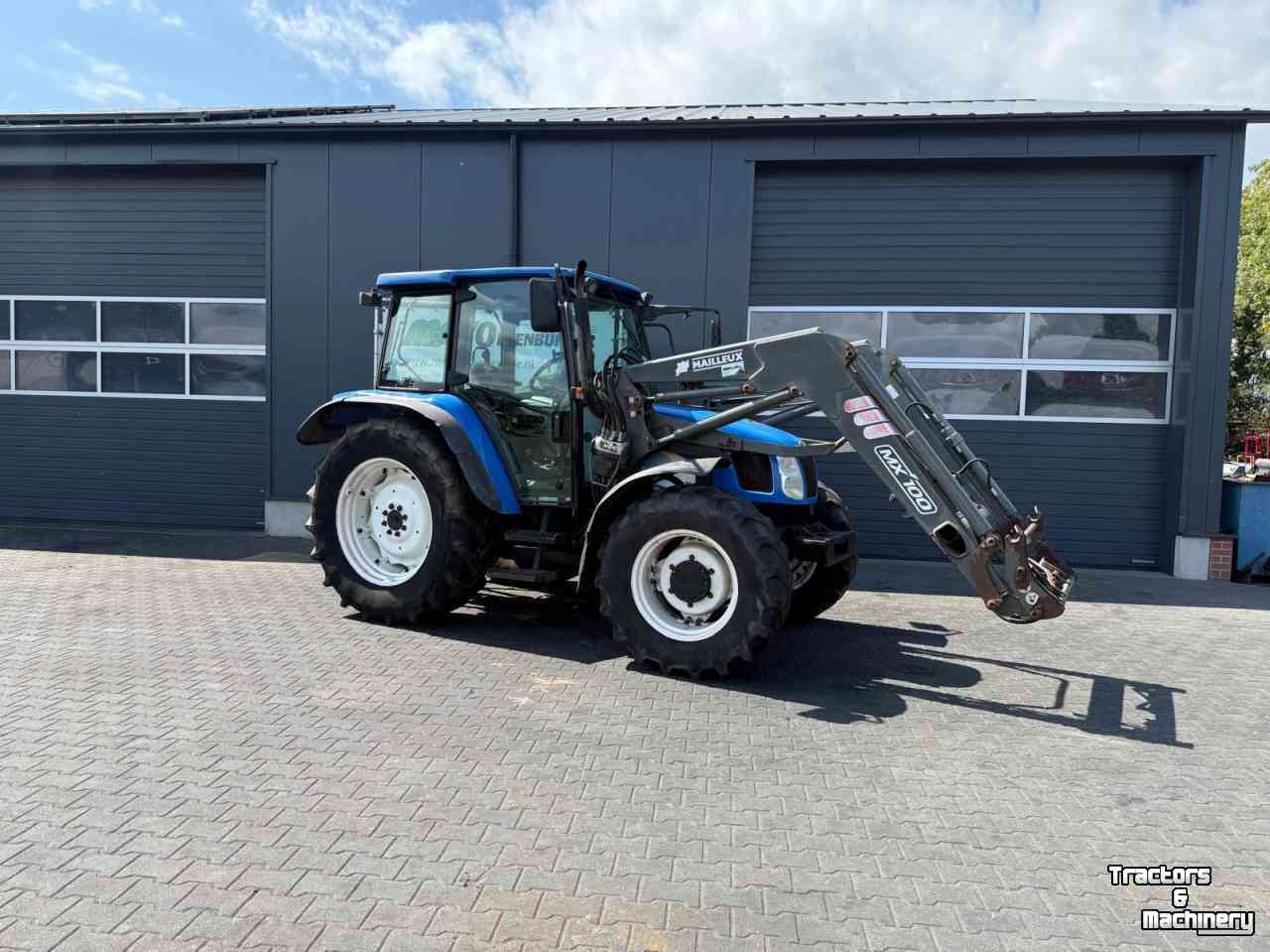 Tractor / Trekker New Holland TL 80 A met voorlader