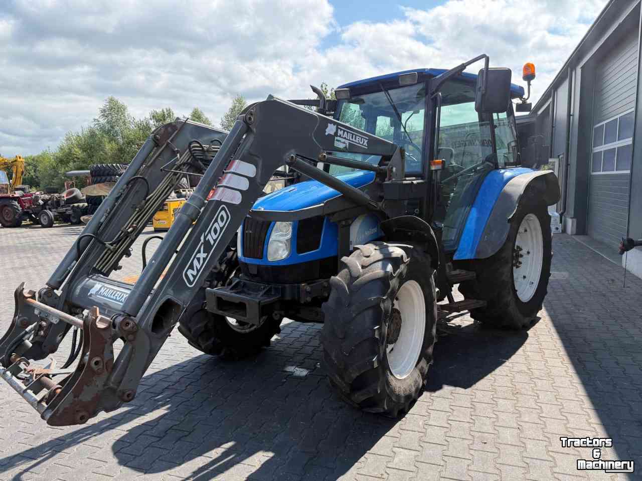 Tractor / Trekker New Holland TL 80 A met voorlader