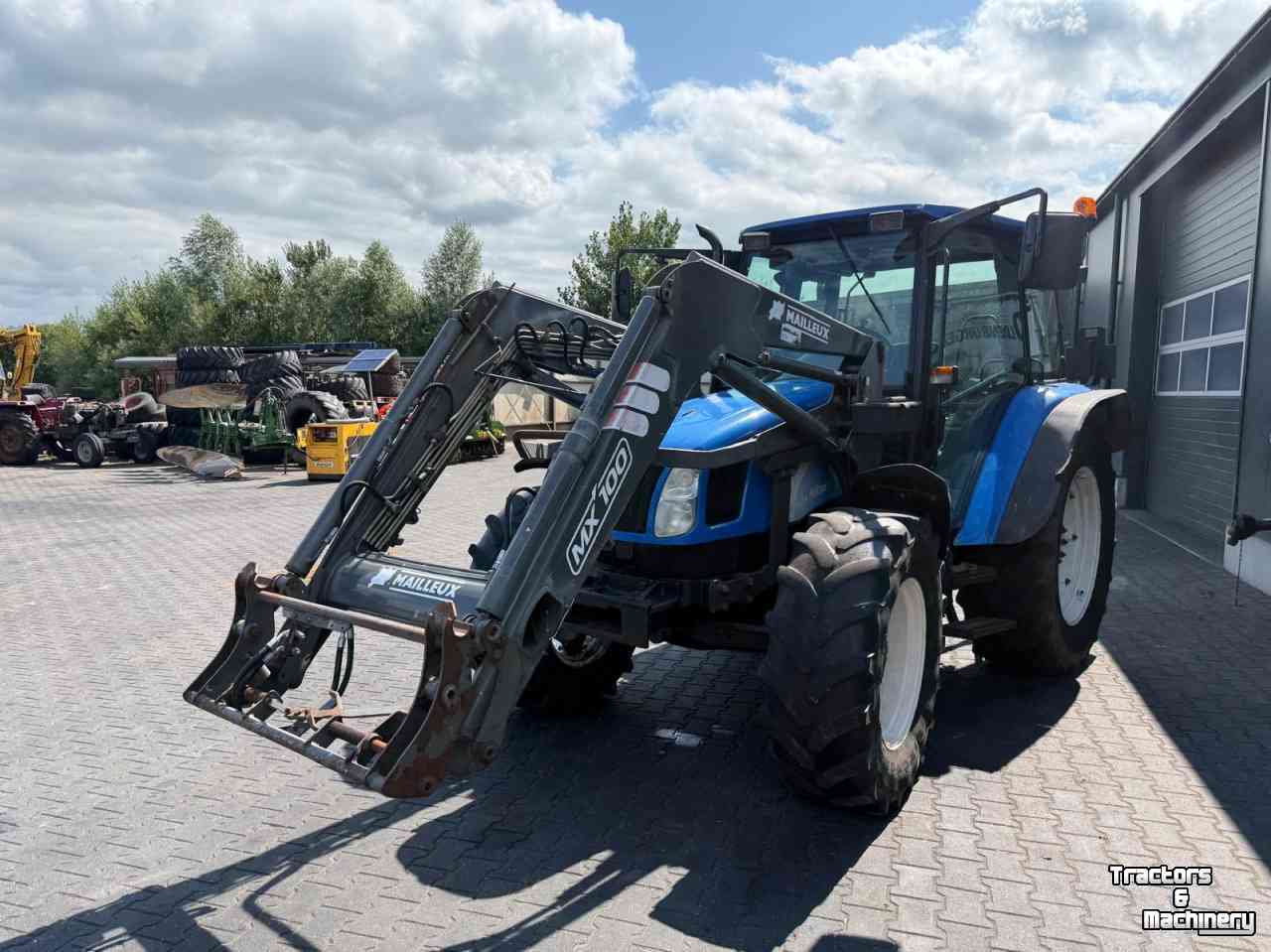 Tractor / Trekker New Holland TL 80 A met voorlader