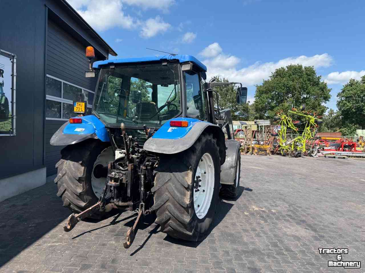 Tractor / Trekker New Holland TL 80 A met voorlader