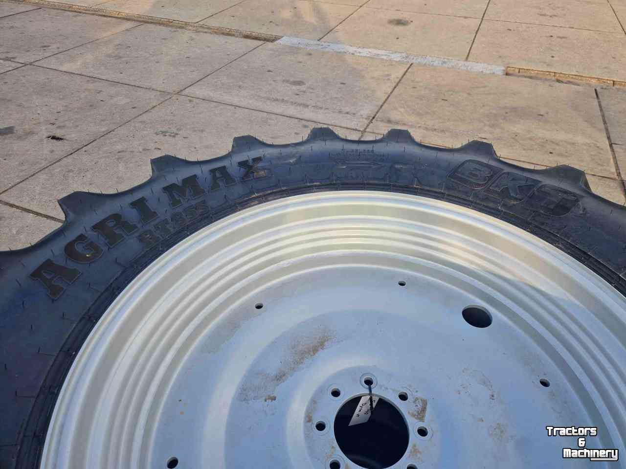 Wielen, Banden, Velgen & Afstandsringen BKT 460/85R38 en 380/85R28 BKT Agrimax