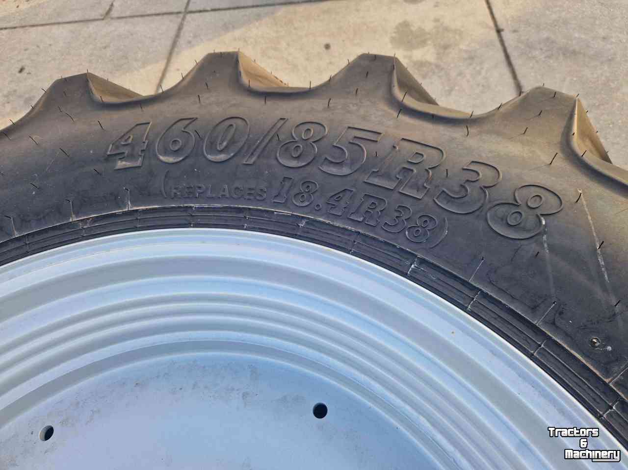Wielen, Banden, Velgen & Afstandsringen BKT 460/85R38 en 380/85R28 BKT Agrimax