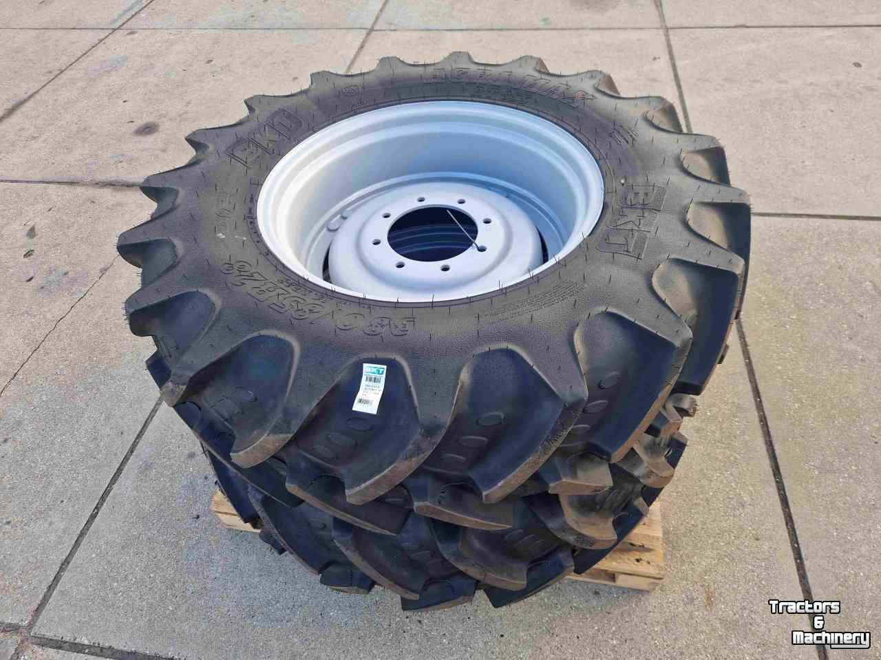 Wielen, Banden, Velgen & Afstandsringen BKT 460/85R38 en 380/85R28 BKT Agrimax