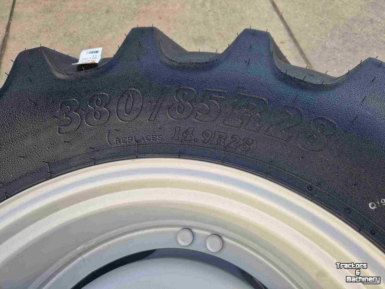 Wielen, Banden, Velgen & Afstandsringen BKT 460/85R38 en 380/85R28 BKT Agrimax