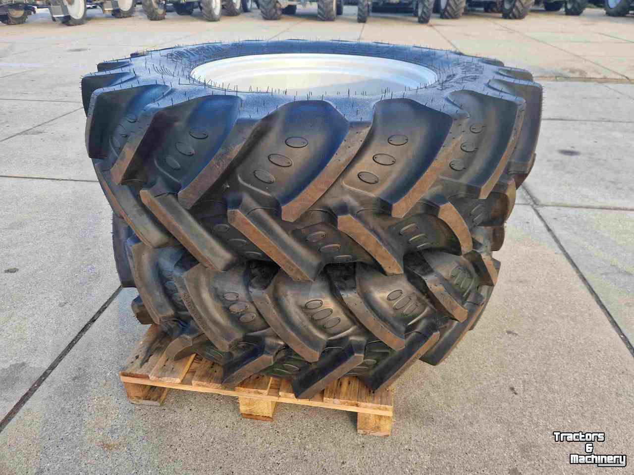 Wielen, Banden, Velgen & Afstandsringen BKT 460/85R38 en 380/85R28 BKT Agrimax