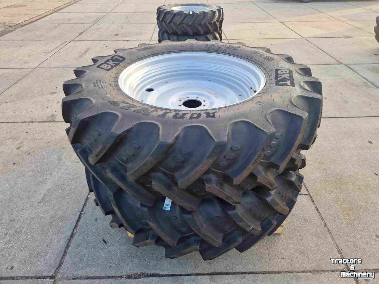 Wielen, Banden, Velgen & Afstandsringen BKT 460/85R38 en 380/85R28 BKT Agrimax