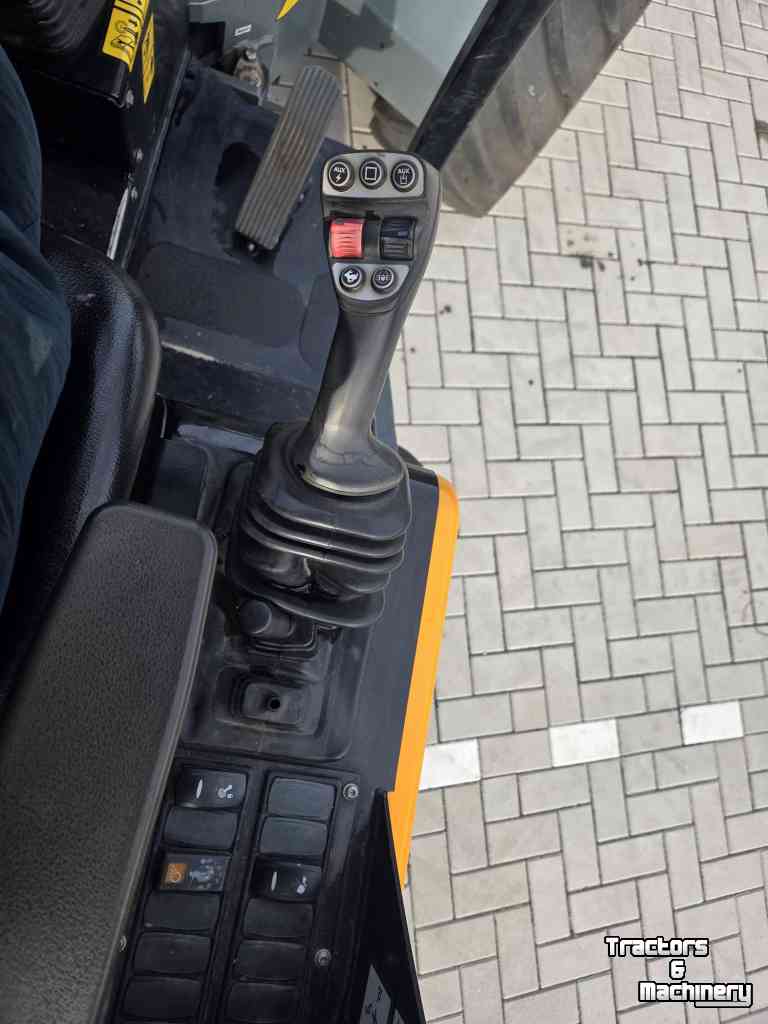 Shovel / Wiellader / Kniklader Giant G2700HD+ X-TRA