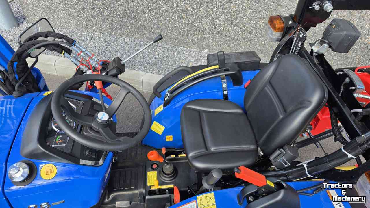 Compact tractor Solis 26