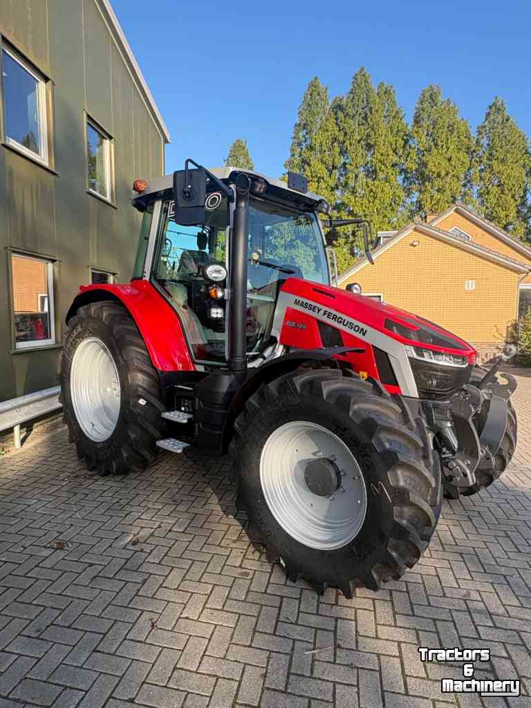 Tractor / Trekker Massey Ferguson 5S.125 Eff DYNA VT