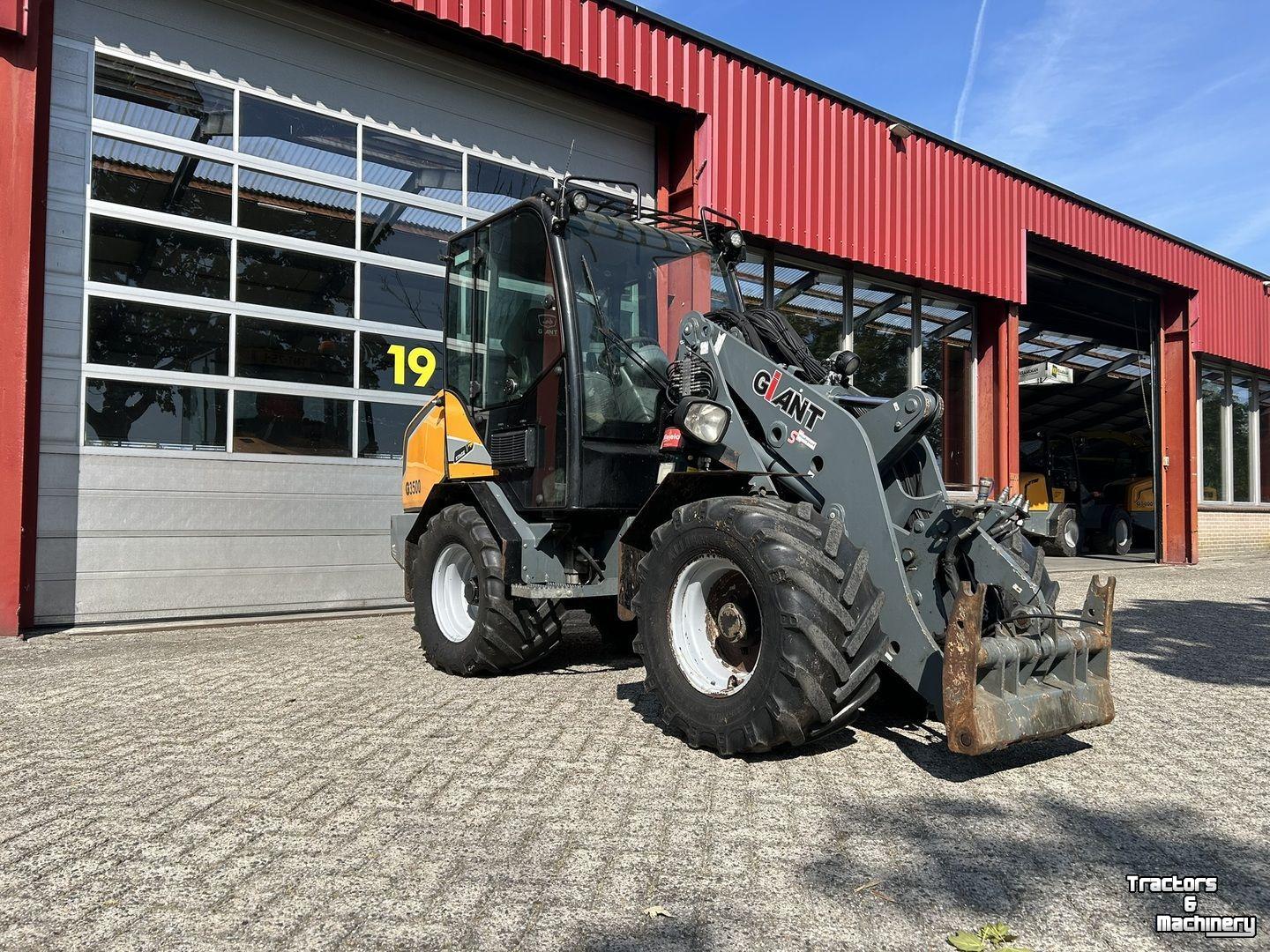 Shovel / Wiellader / Kniklader Giant G3500