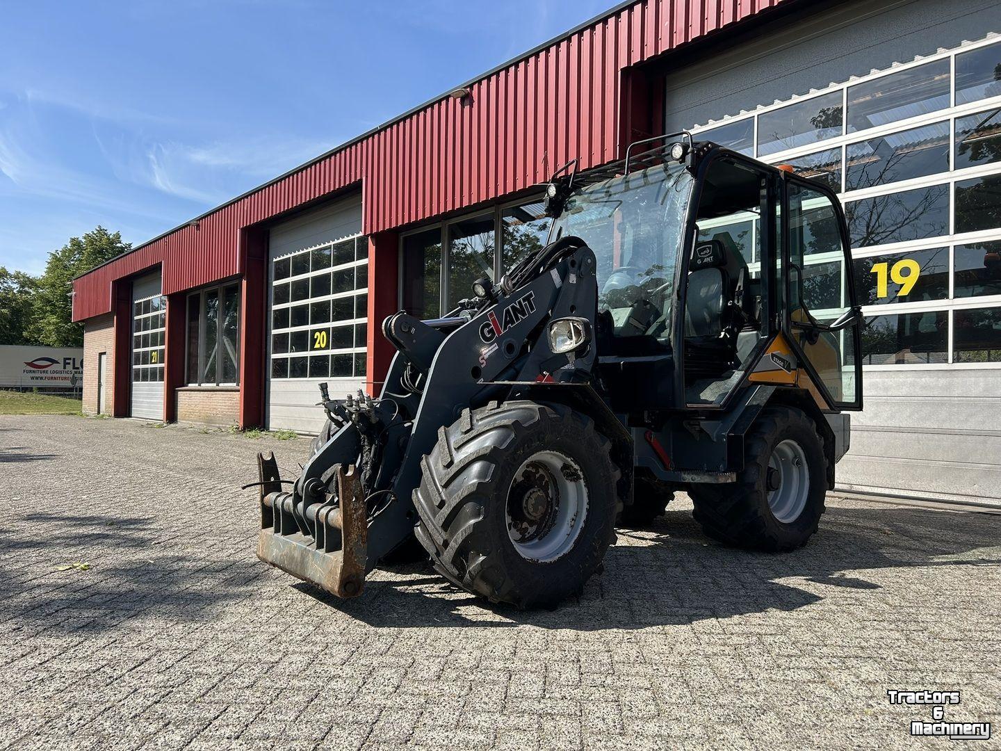 Shovel / Wiellader / Kniklader Giant G3500