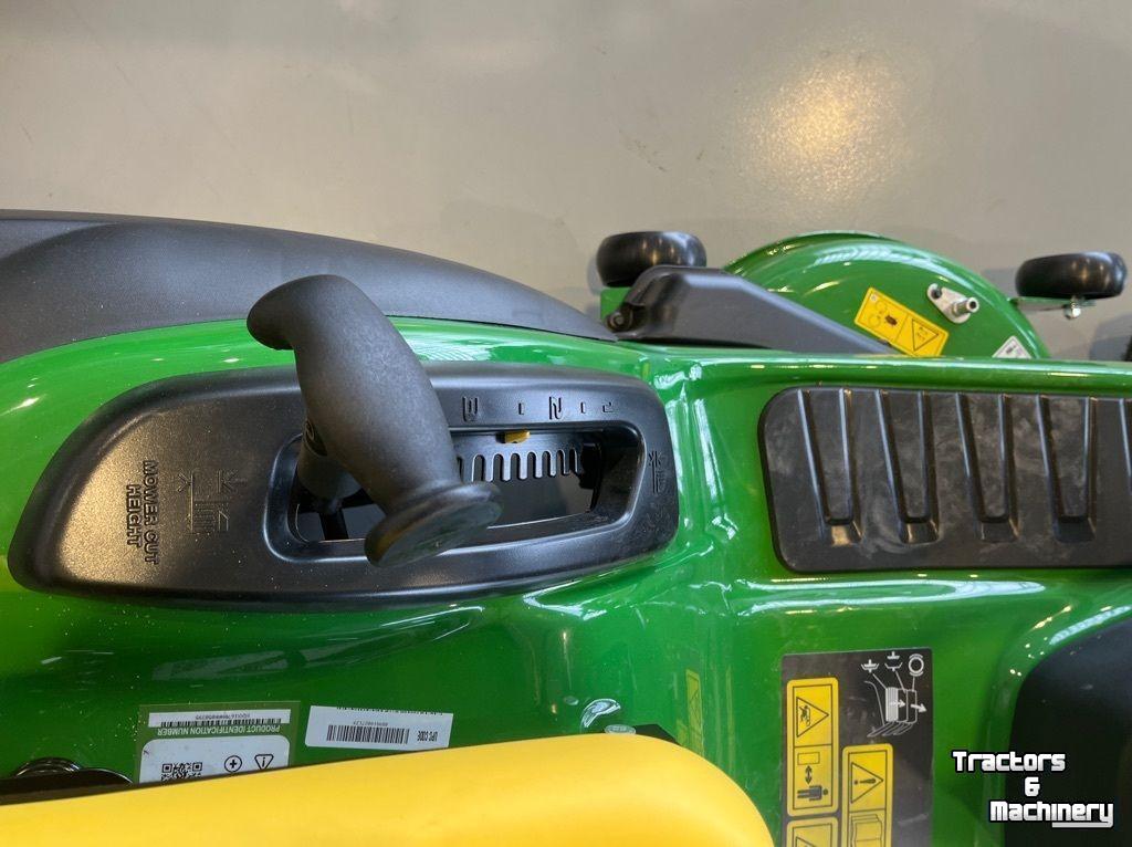 Zitmaaier John Deere X167R
