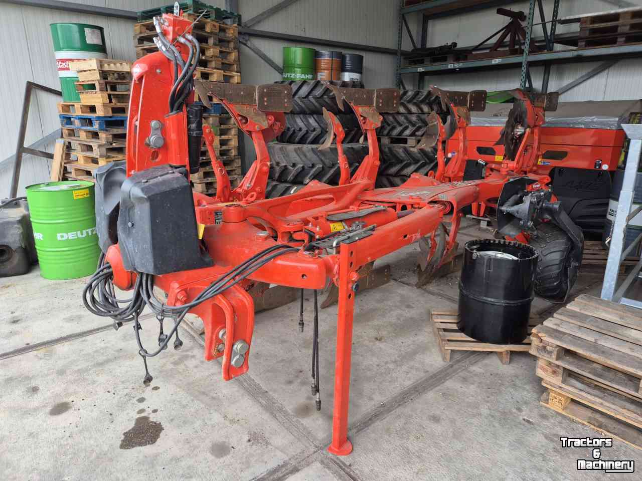 Ploegen Kuhn Vari-Master L 4E On-Land ploeg