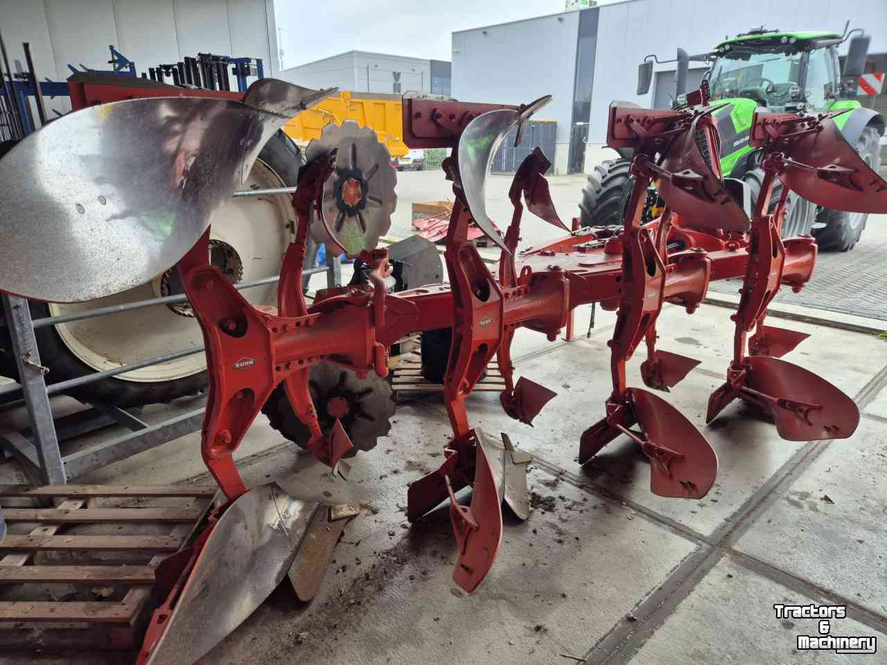 Ploegen Kuhn Vari-Master L 4E On-Land ploeg