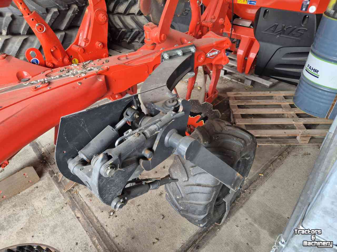 Ploegen Kuhn Vari-Master L 4E On-Land ploeg