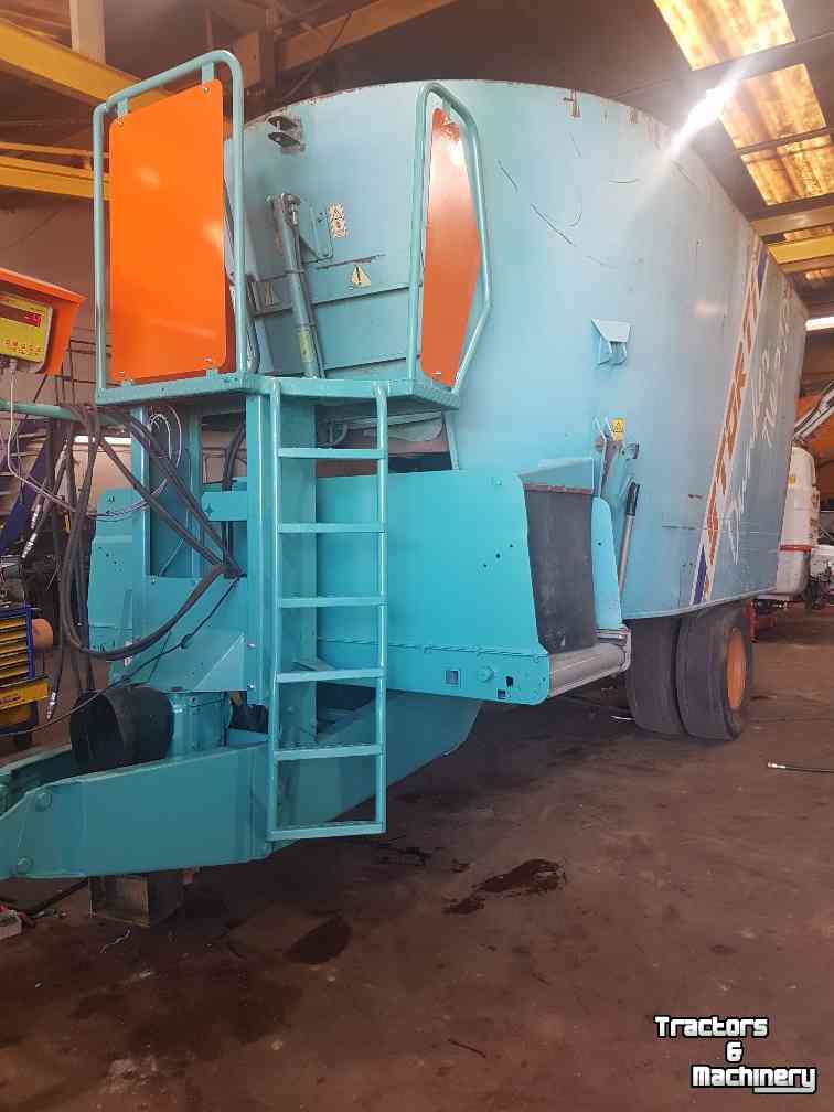 Voermengwagen Vertikaal Storti Dunker TW 210     12969