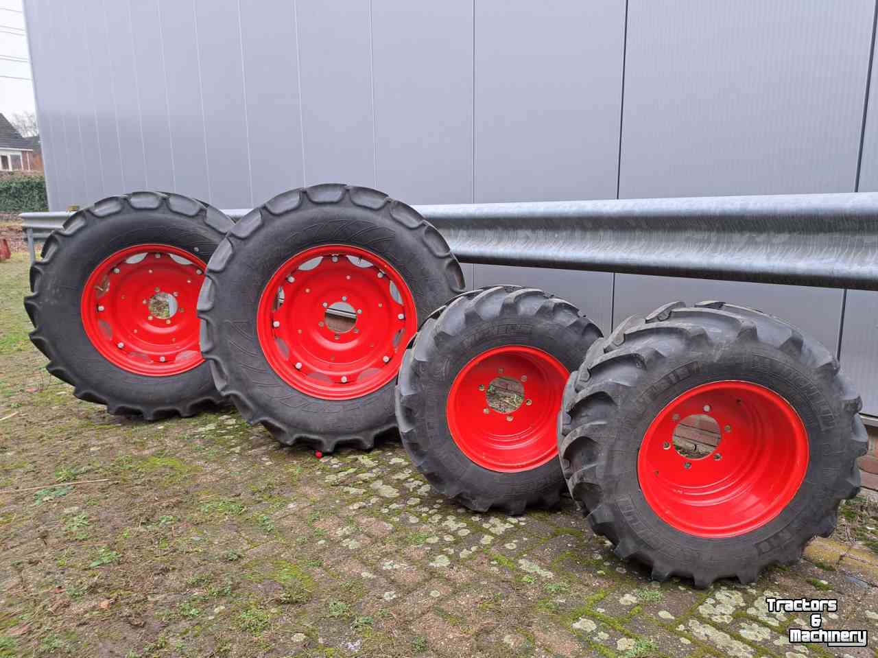 Wielen, Banden, Velgen & Afstandsringen  480/65R28 Mitas + 340/65R18 Michelin