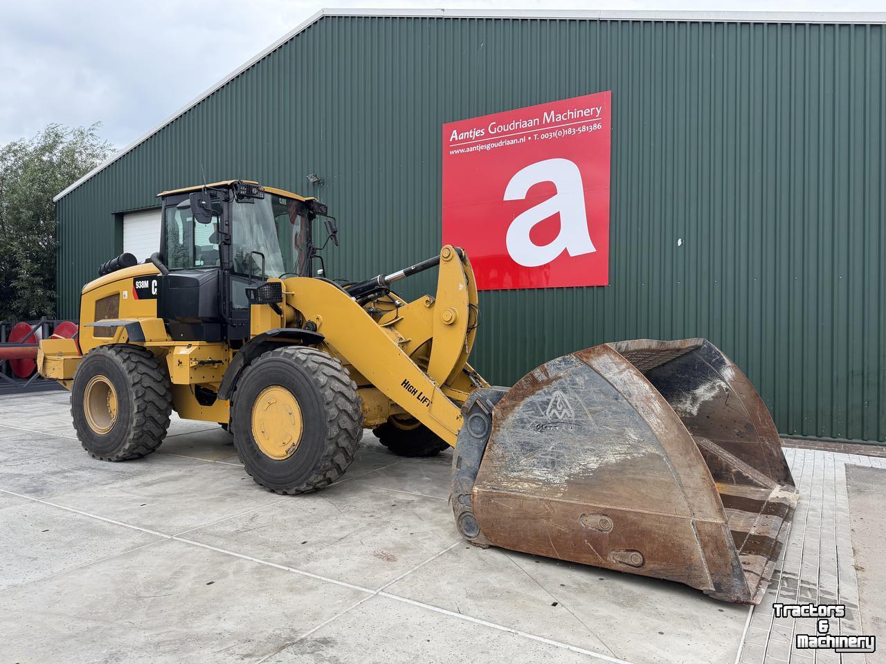 Shovel / Wiellader / Kniklader Caterpillar Shovel 938M