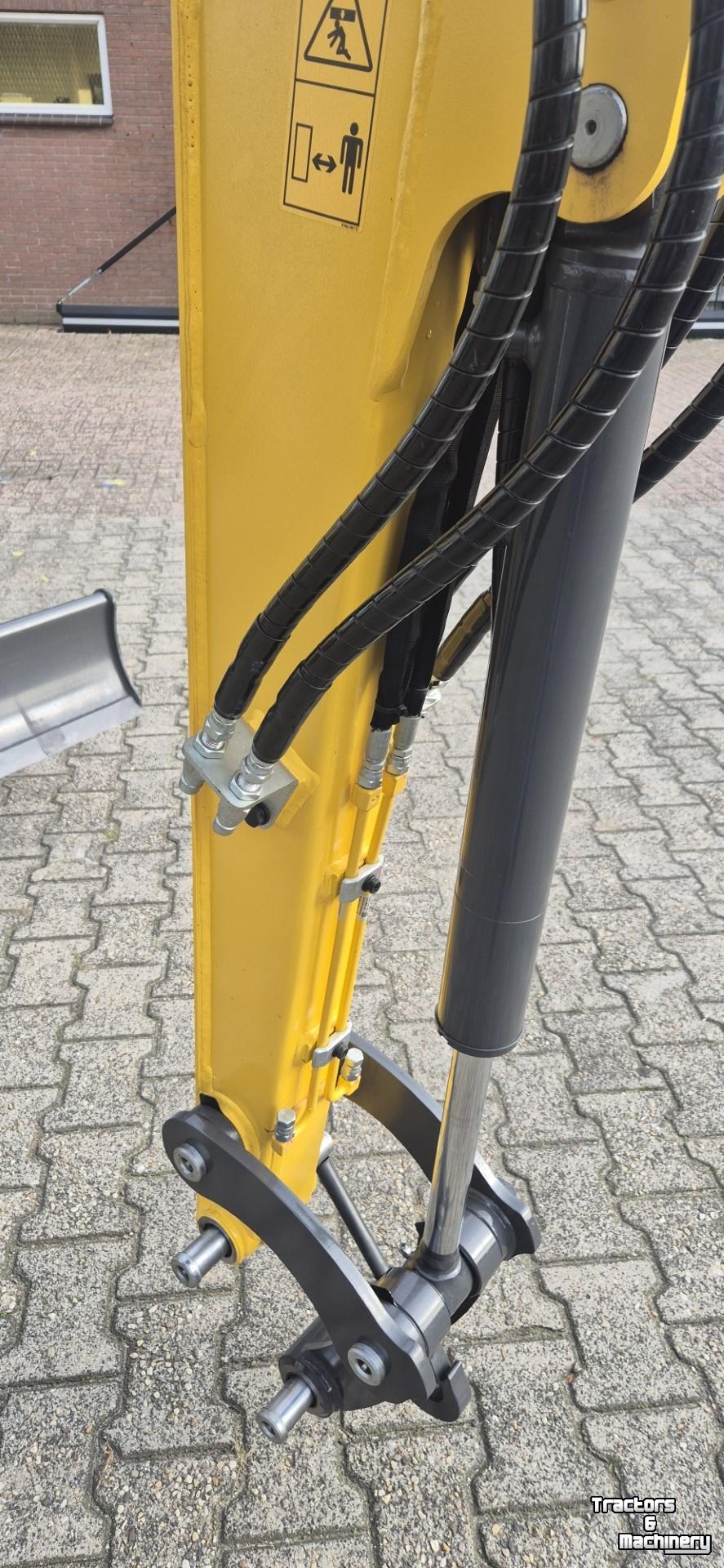 Mini-graver / Mini-graafmachine New Holland E26C