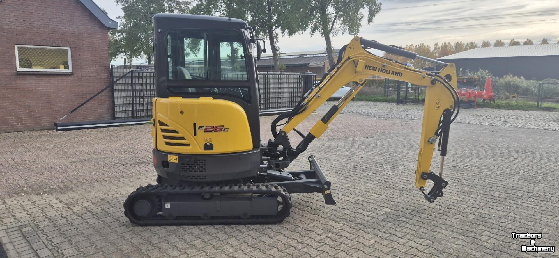 Mini-graver / Mini-graafmachine New Holland E26C