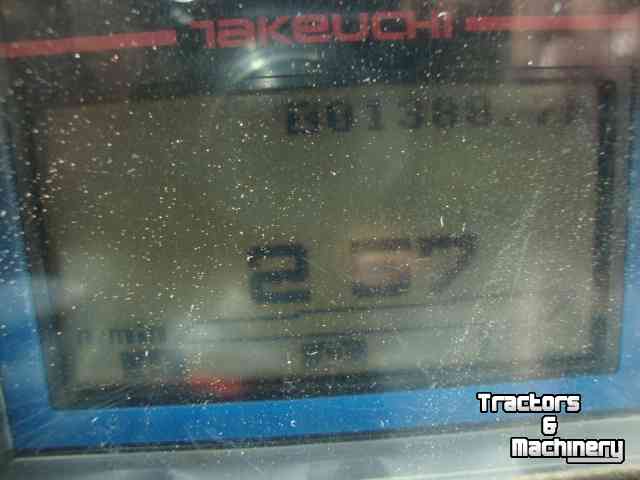 Mini-graver Takeuchi TB 225            3