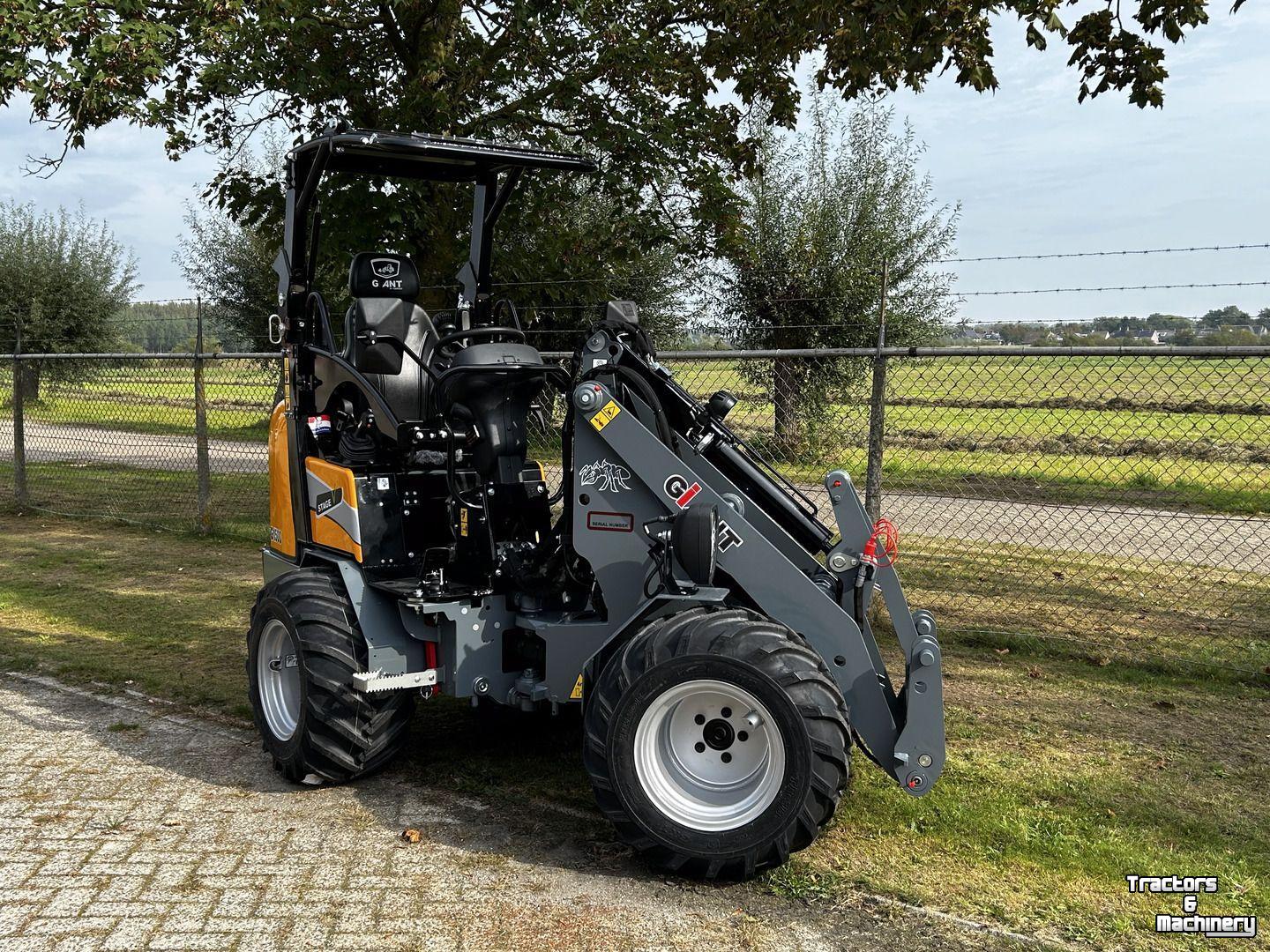 Shovel / Wiellader / Kniklader Giant G1500