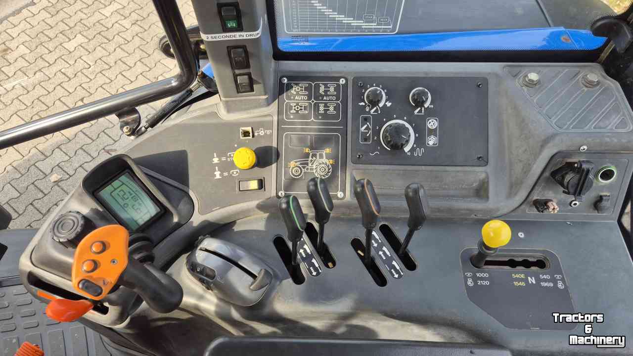 Tractor / Trekker New Holland TM155 PC 40Kmh. met kruip en Airco