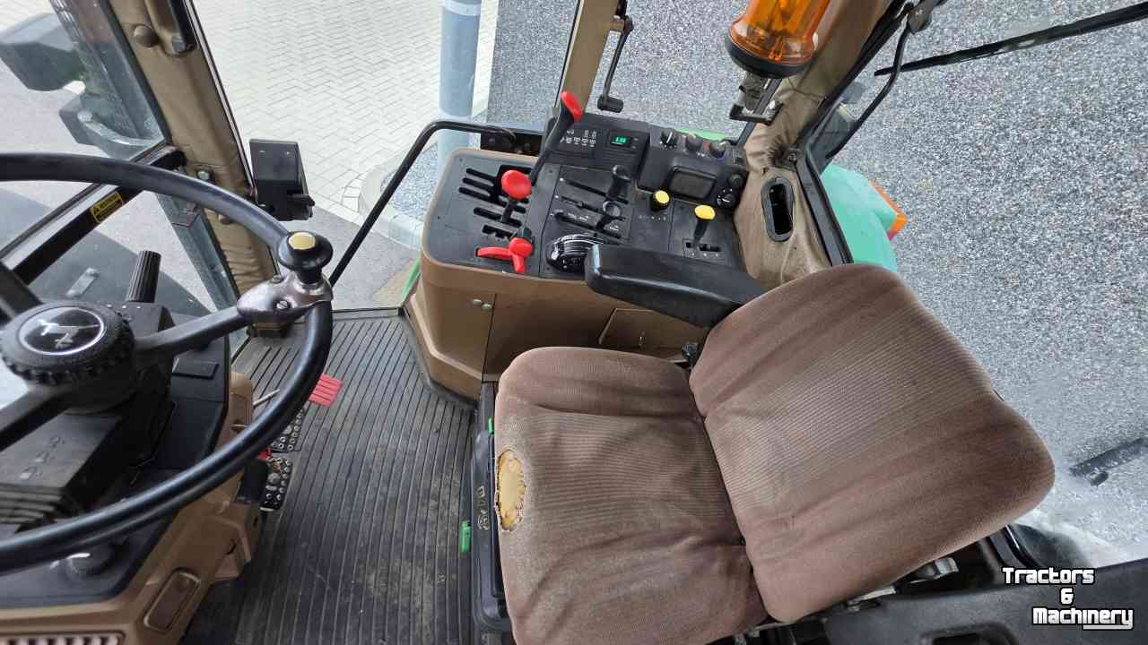 Tractor / Trekker John Deere 6400