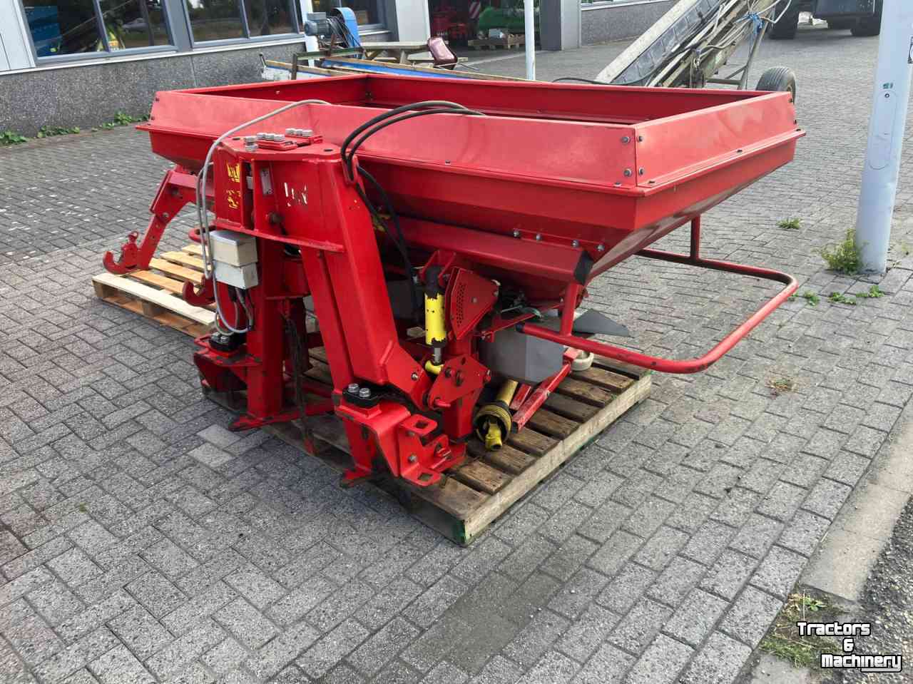 Kunstmeststrooier Lely centerline + weegbok.