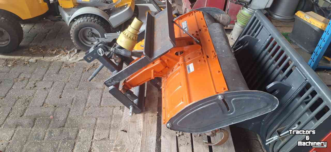 Compact tractor Kubota B7000
