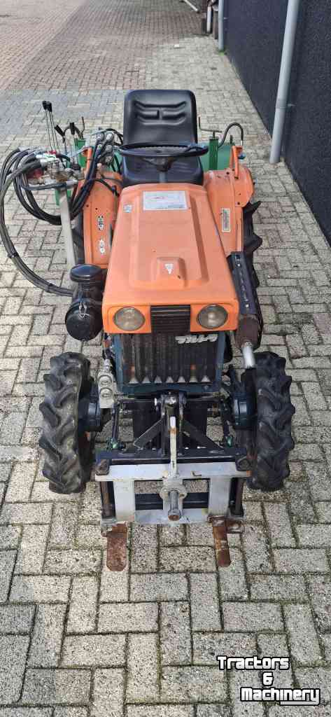 Compact tractor Kubota B7000